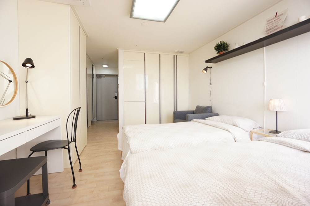 Alice Apartment view 3