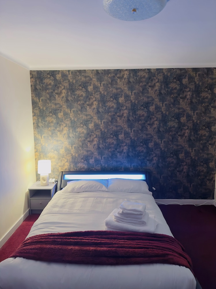 Elegant Escape in North Shields - Spacious 3 Bedroom House