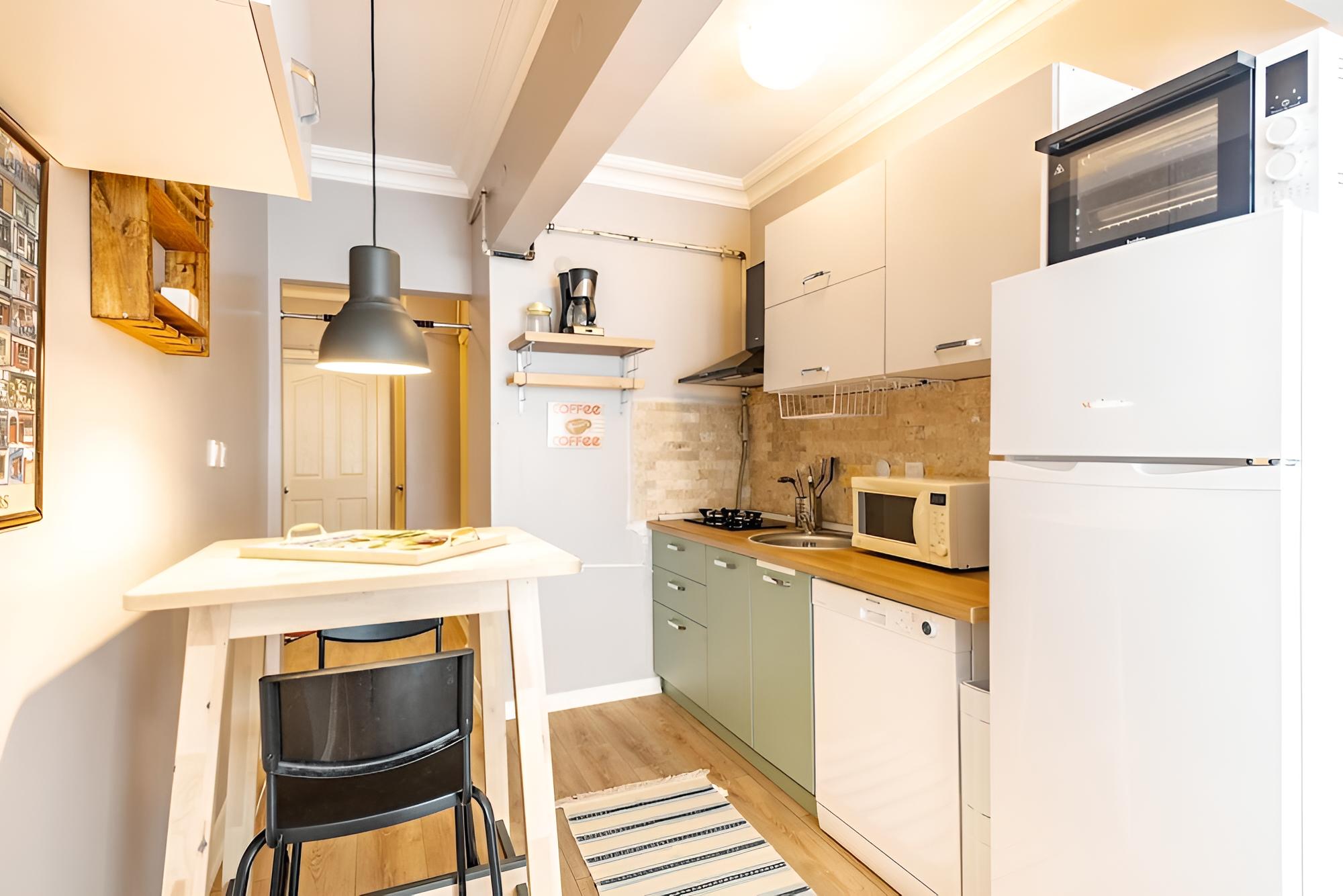 Comfortable House With a Cute Backyard in Kadikoy