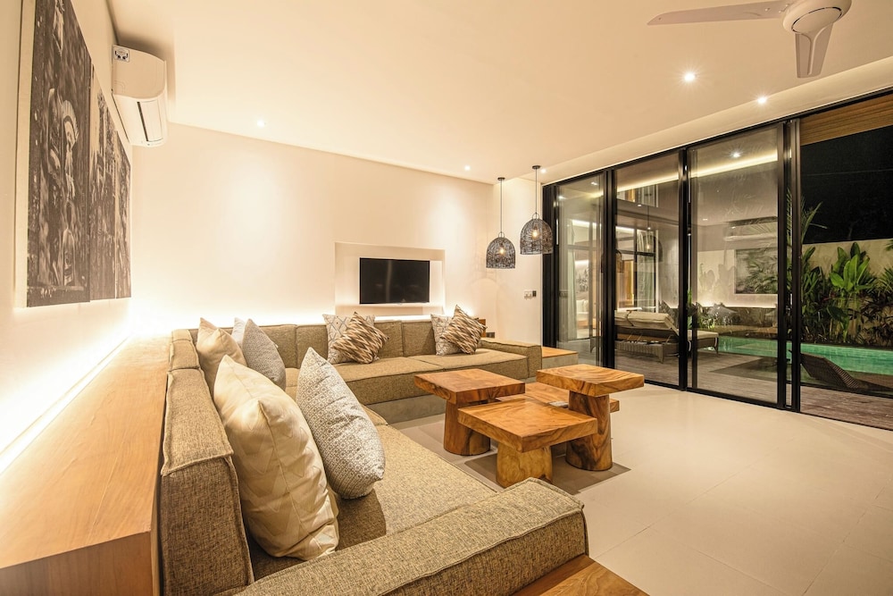 Opulent 6BR Villa, 400m From Canggus Golden Shore