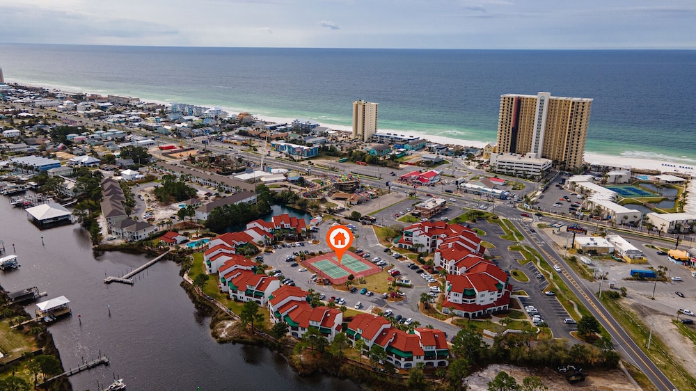 Condo Sleeps 5 w/ Resort Style Amenities!