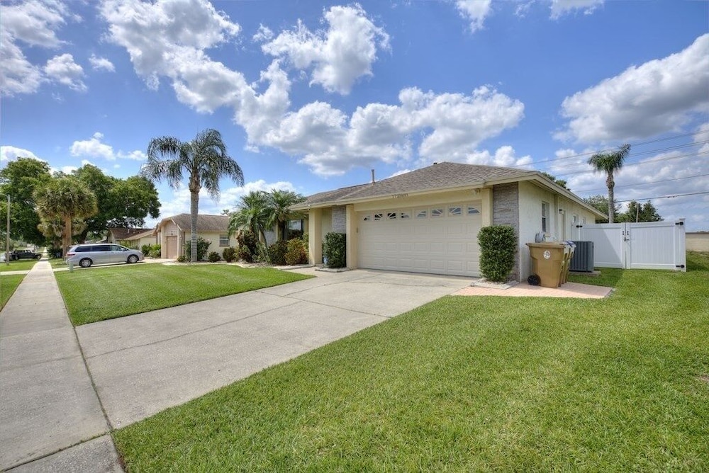 Relaxing Indian Ridge Home W/ Pool, Near Disney & More 4 Bedroom Villa