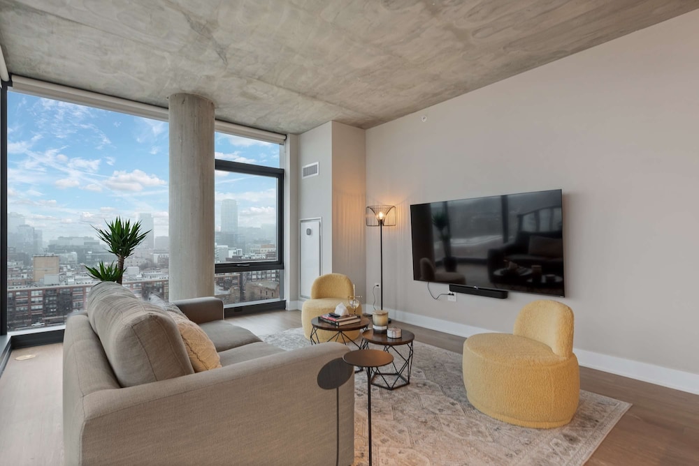 West Loop Duo 2 Stylish 2brs Walk to Dining