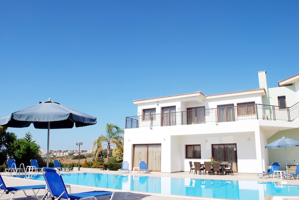 Impressive Large Villa Huge Heated Pool Garden