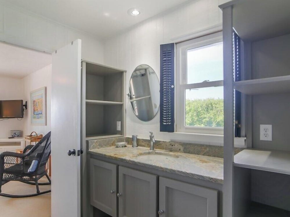Polly's Place by Topsail Realty