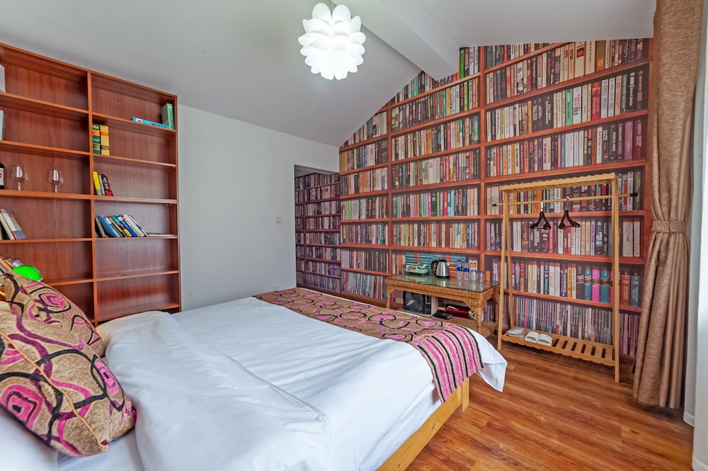 Dali BOOK INN