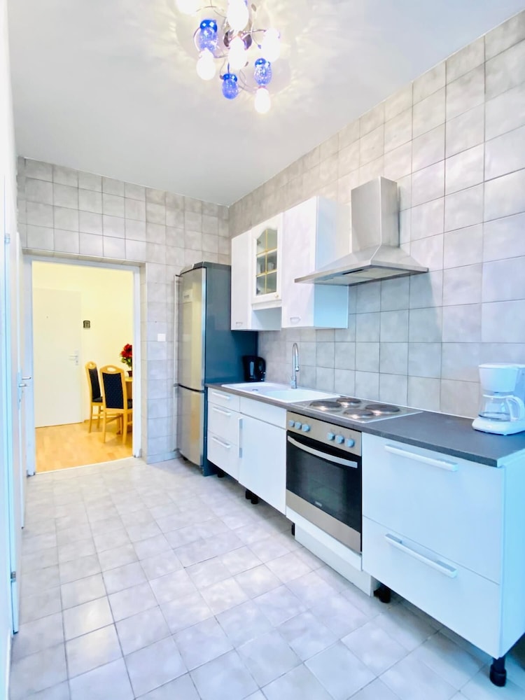 Rooms in Cozy 4BR Shared Apt Central