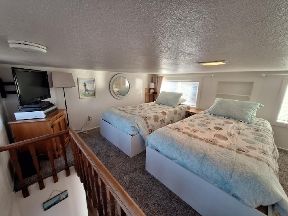 Oceanfront Cabin 10 Jacuzzi Breathtaking Views