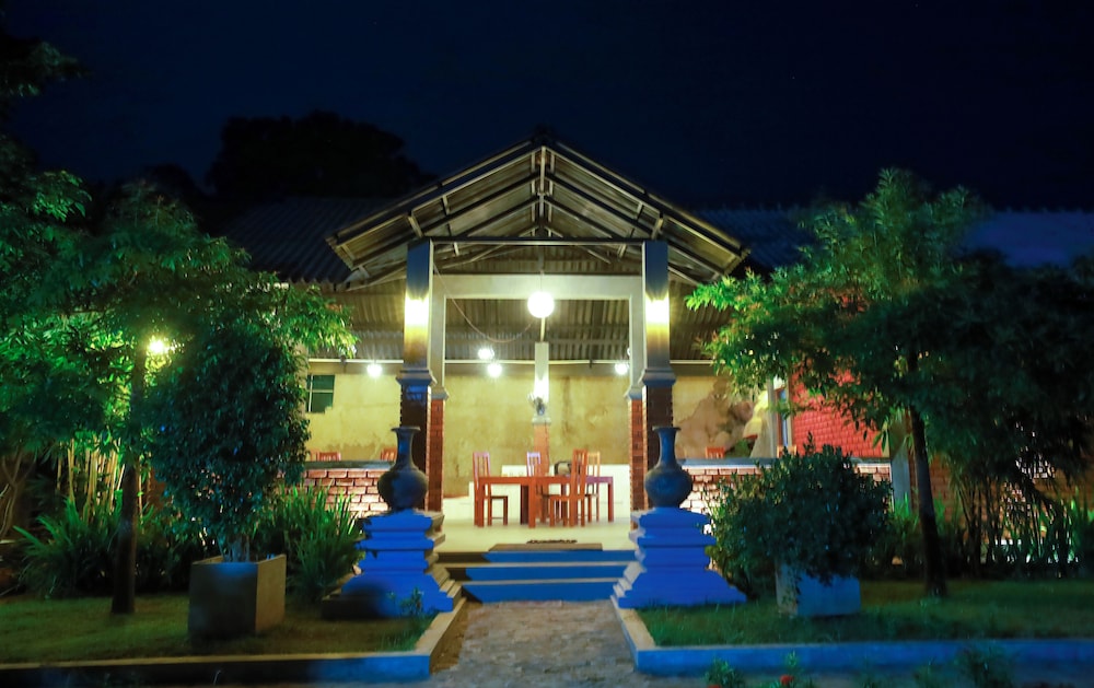 village avenue resort