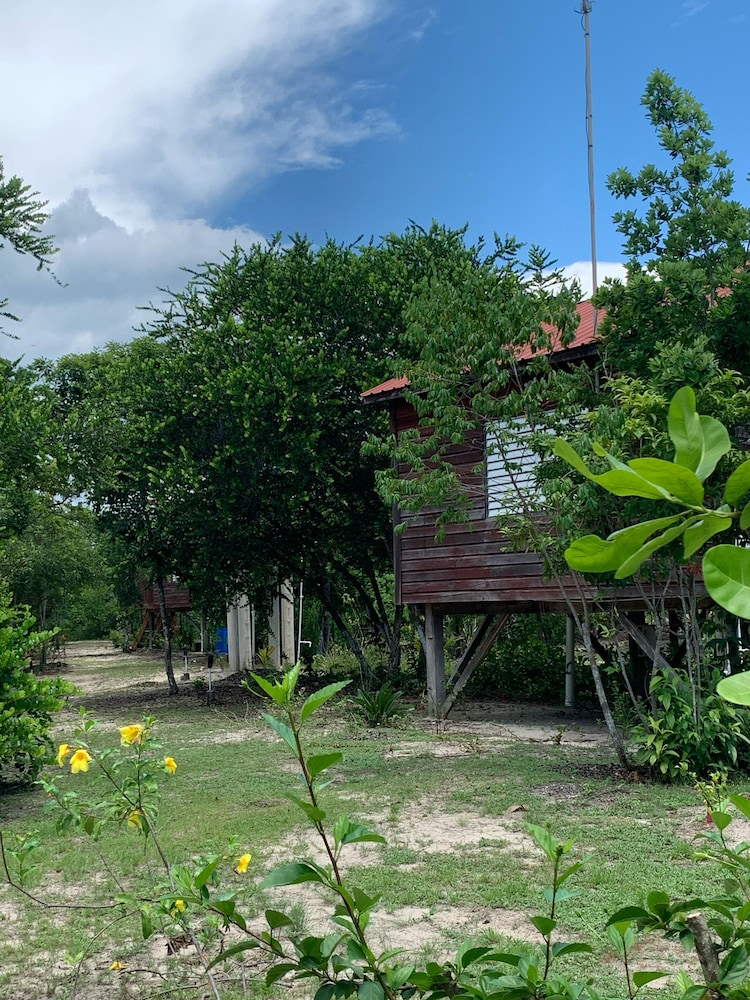 Palmento Grove Eco Cultural & Fishing Lodge