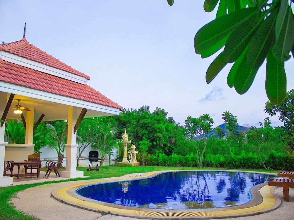 Baan Dork Bua Villa