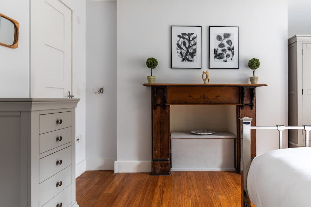 Elegant Georgian Flat in Historic Bath With Garden