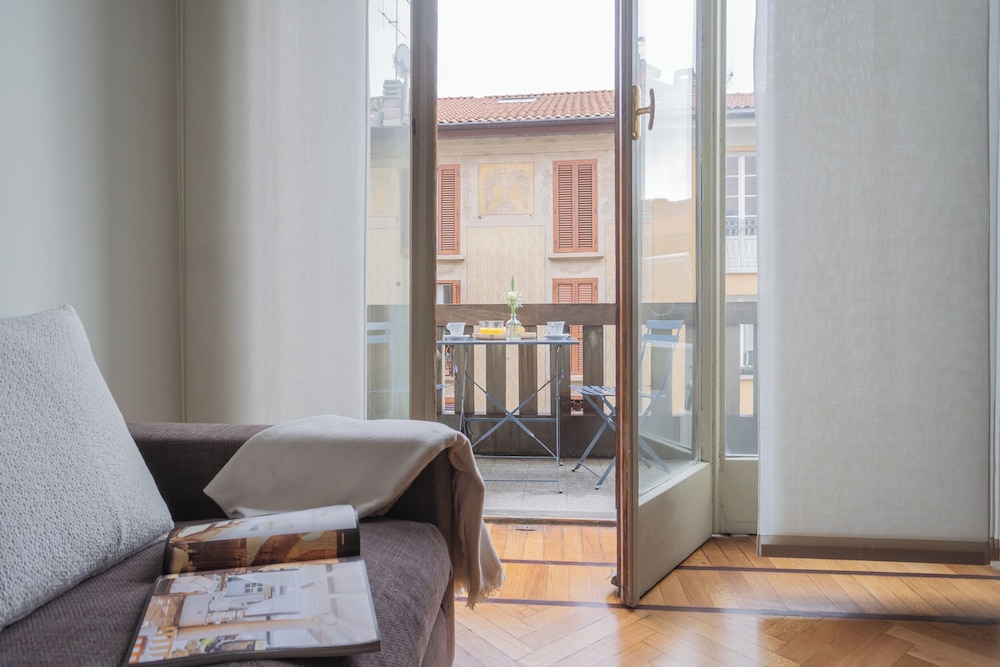 Garibaldi's Balcony by Rent all Como