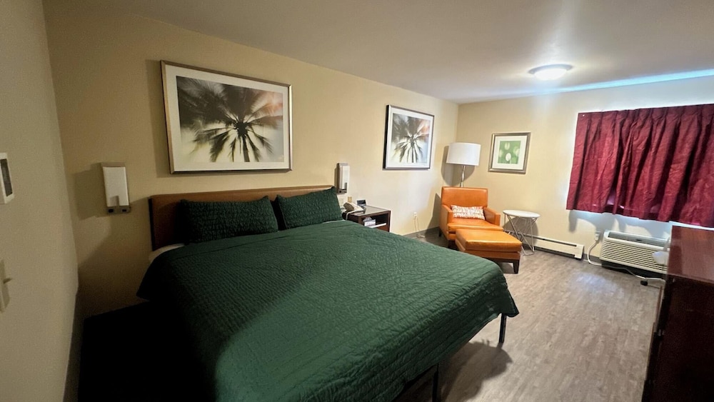Chesaning Inn & Suites