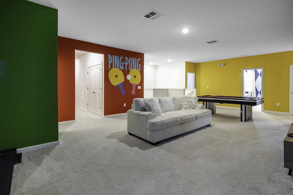 Family Villa w Pool Games n Themed Rooms
