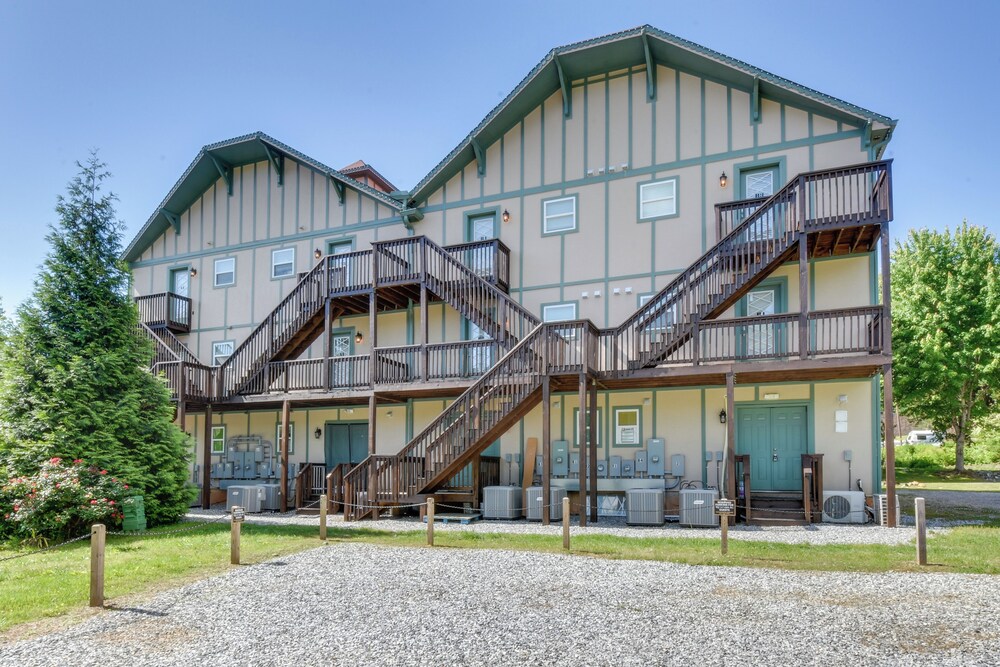 Walkable Condo 3 Mi to Unicoi State Park