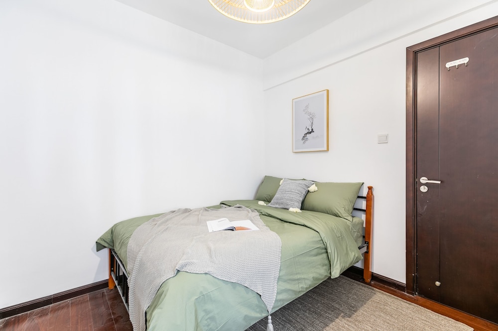 Locals Boutique Apartment Huafa Plaza 27 view 2