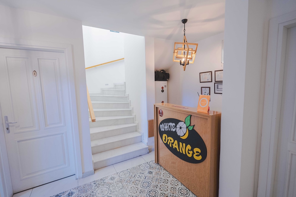 Hotel White Orange - Image 1