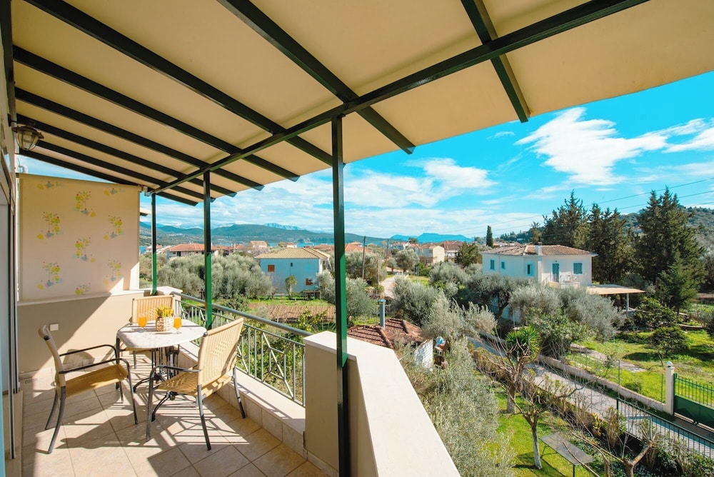 OLIA APARTMENTS LYGIA