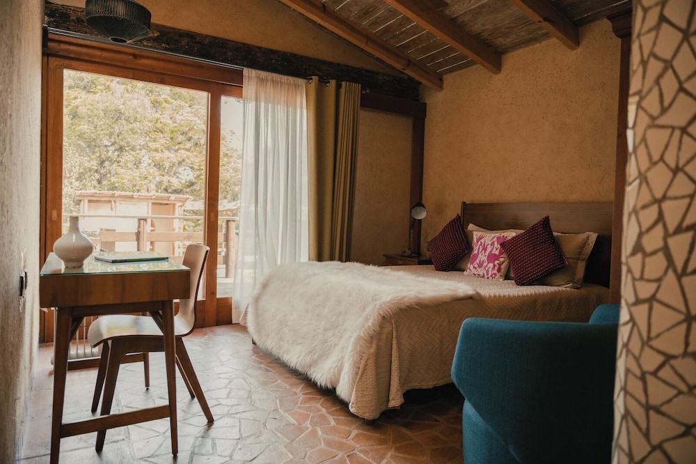 EL EQUIMITE HOTEL BOUTIQUE