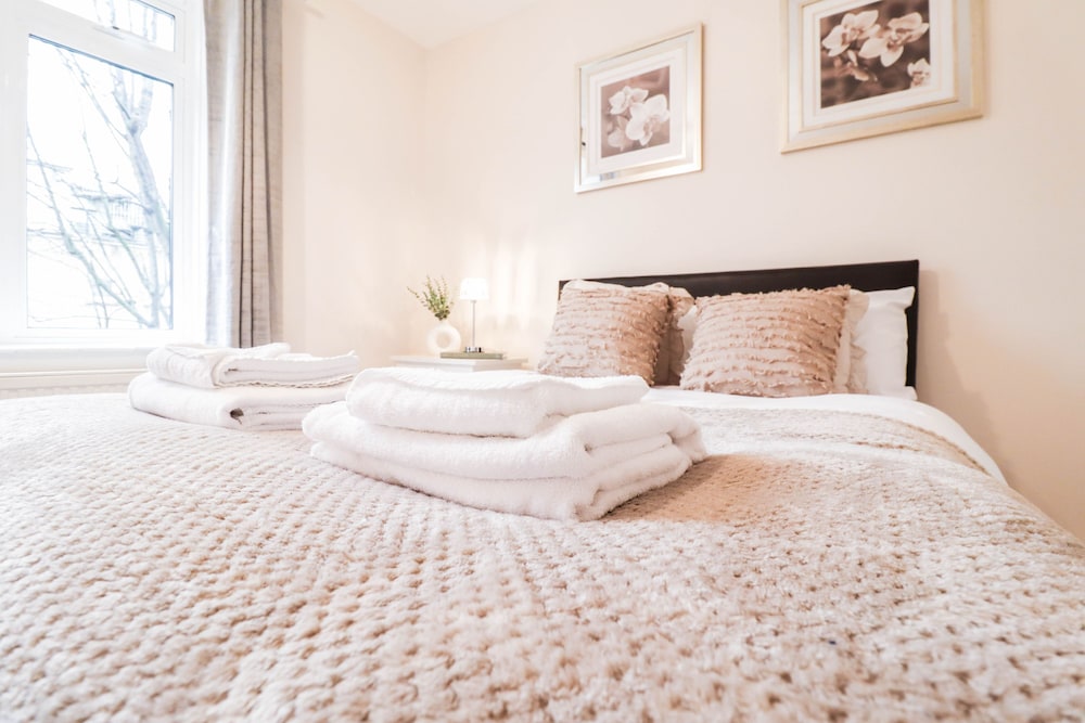 2 Bed Apartment in Russell Square