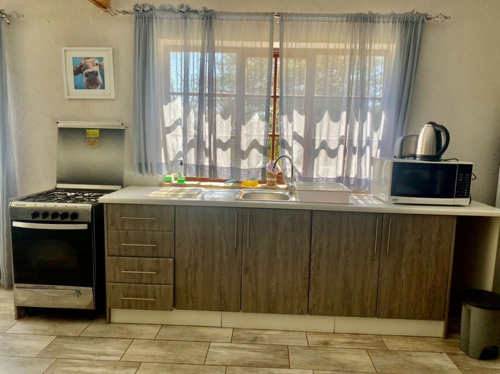 Stunning Private Cottage in the Heart of Nyanga - 2095