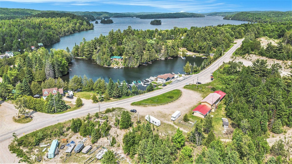 PALMERSTON LAKE MOTEL
