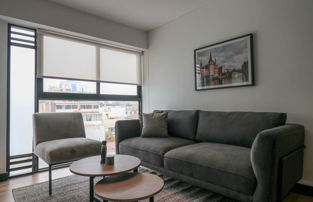w Elegant 2BR w Great Deco in San Isidro