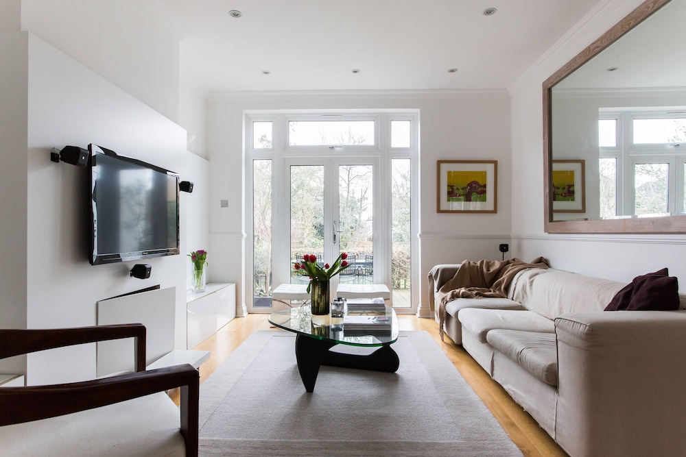 Hardinge Road by Onefinestay