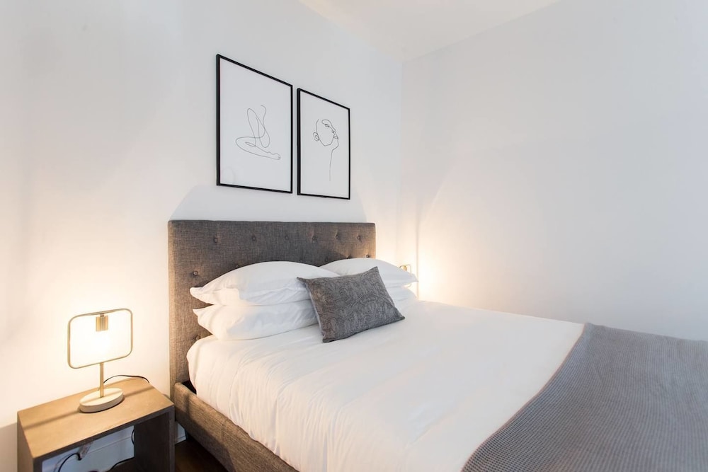 Brand New 3 Bedroom With Rooftop Patio - Image 2