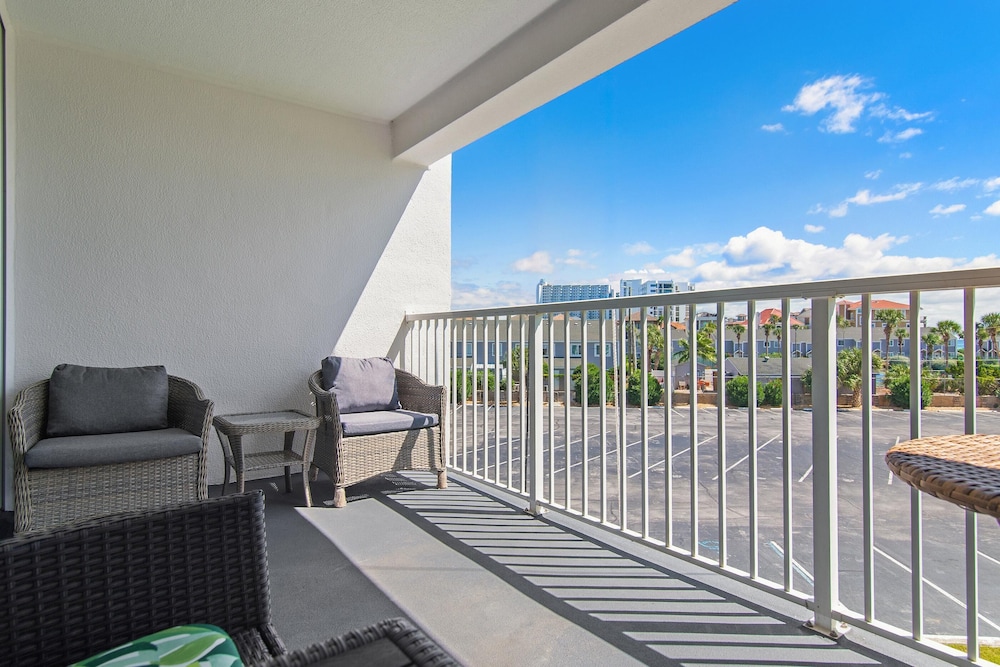 Shoreline Towers 3033