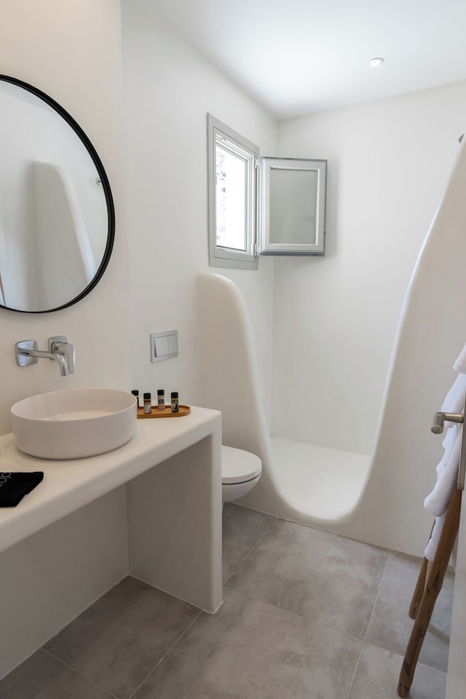 MAEVA Santorini Suites