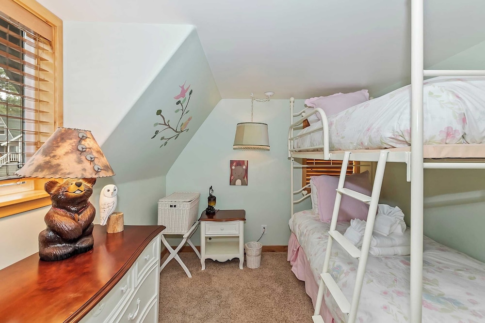 2 Lakefront Homes by Avantstay Sleeps 23, Private Dock+beach, Hot Tub, Fire Pit, Deck Views