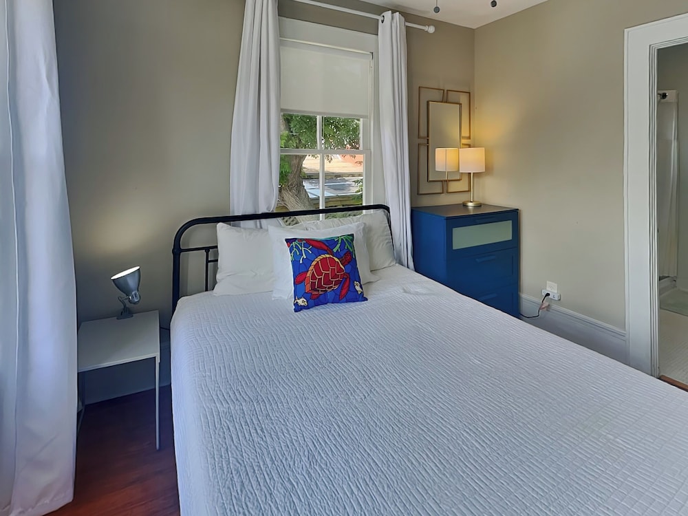 Sealy Street Duo by Ryson Vacation Rentals