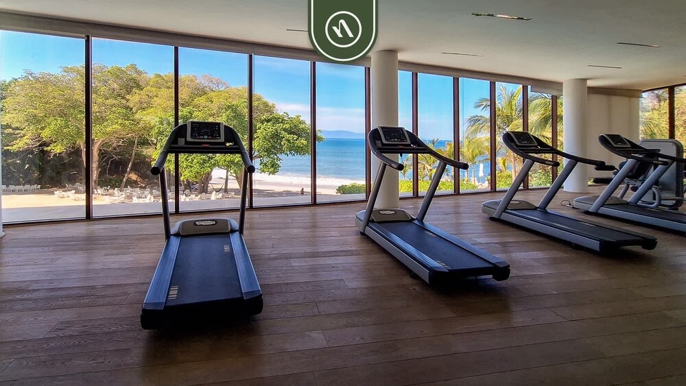 New 3BR Condo - Oceanview Terrace - Private Beach