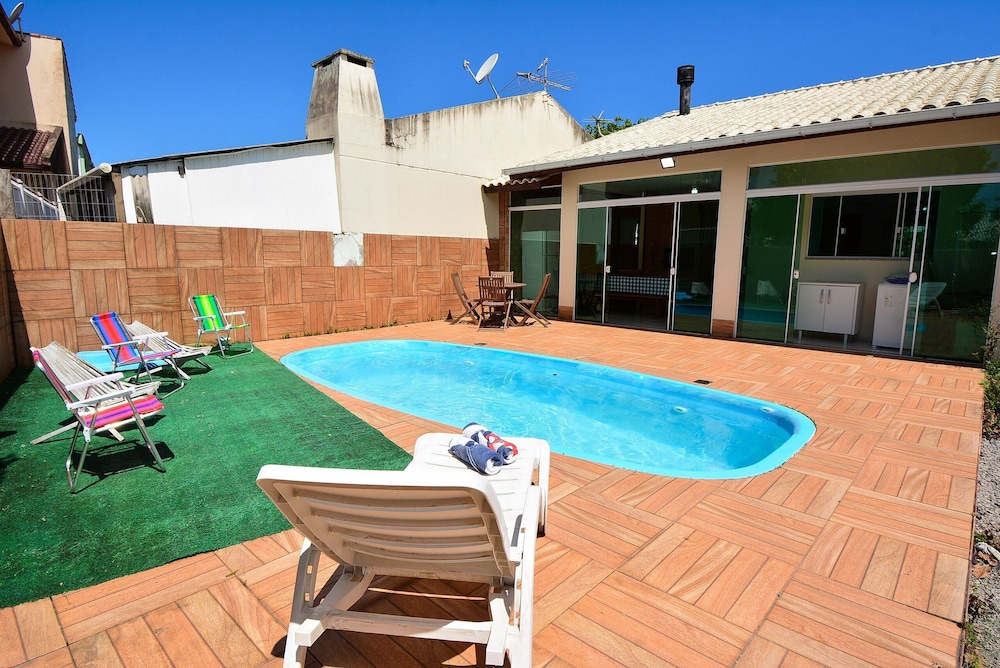 Casa com piscina a 250m da Praia PLH006