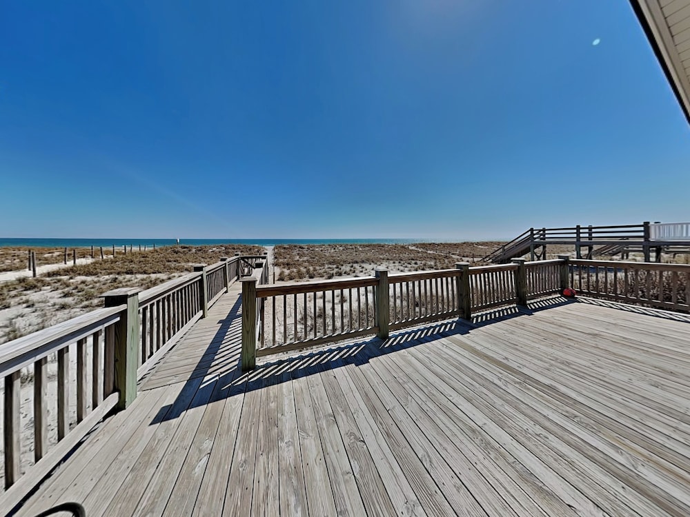 Sea Paradise Cottage by Topsail Realty