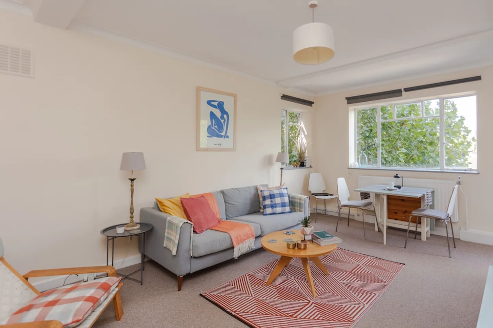 Spacious 2 Bedroom Apartment Near Hampstead Heath