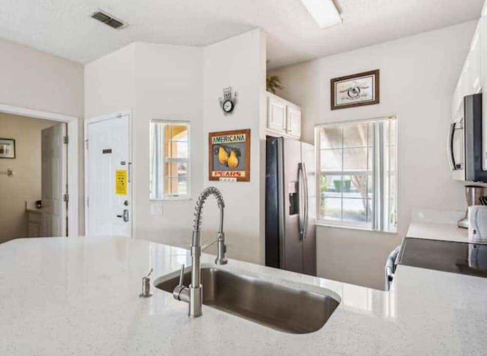 Beautiful Townhome at Lake Barkley With Pool View!