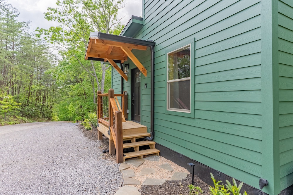 2 Brand New Cabins for Family Retreat
