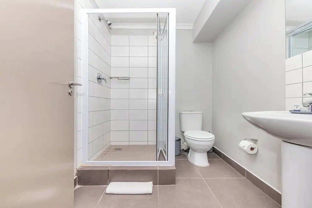 Spacious and Modern 3 BD Loft in Woodstock view 3