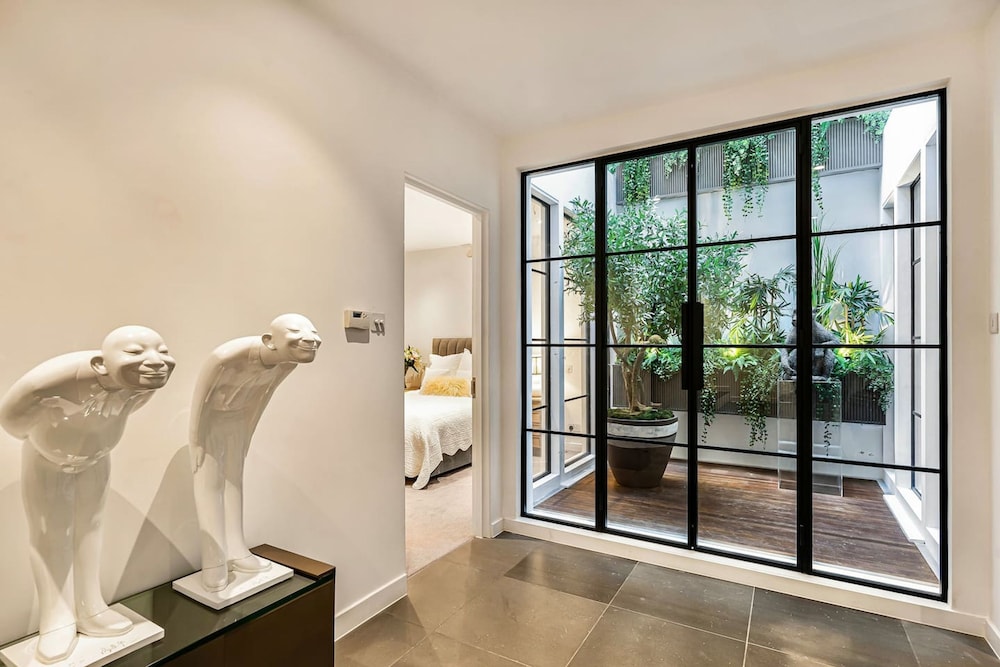 London Mews Home w Glass Atrium Terrace