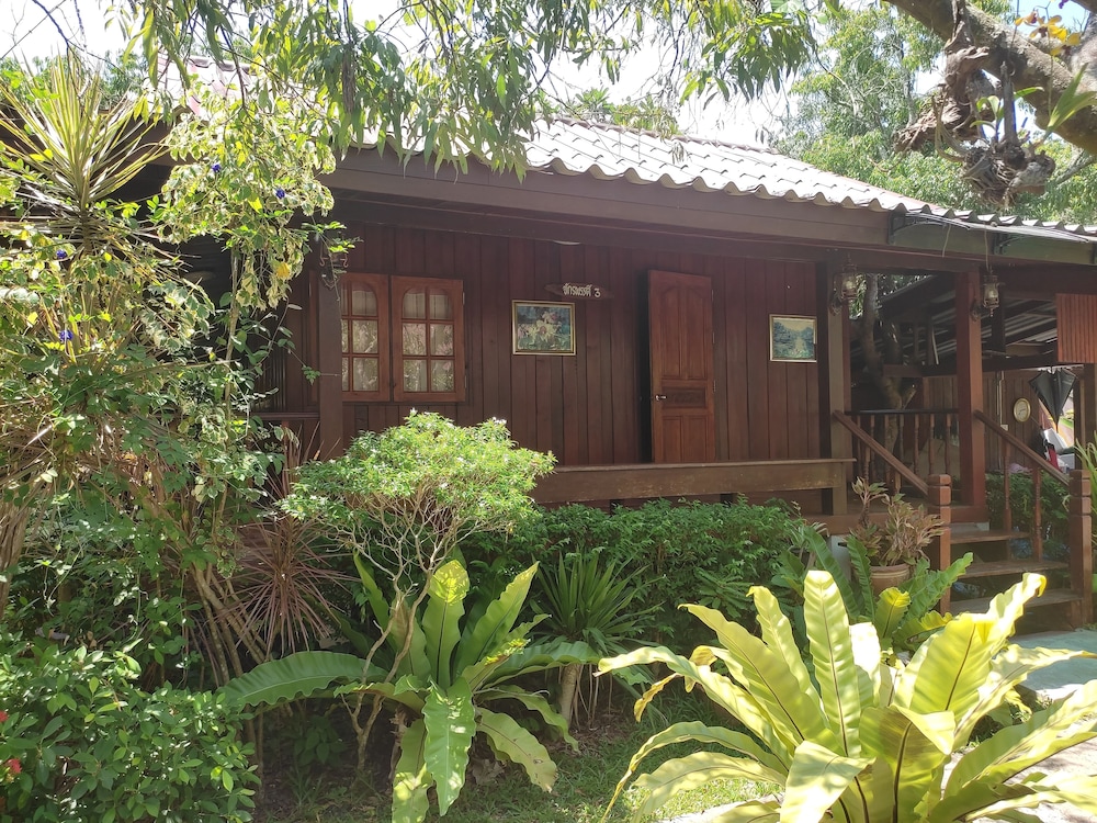 Baansuanlynjee Maeklong Resort