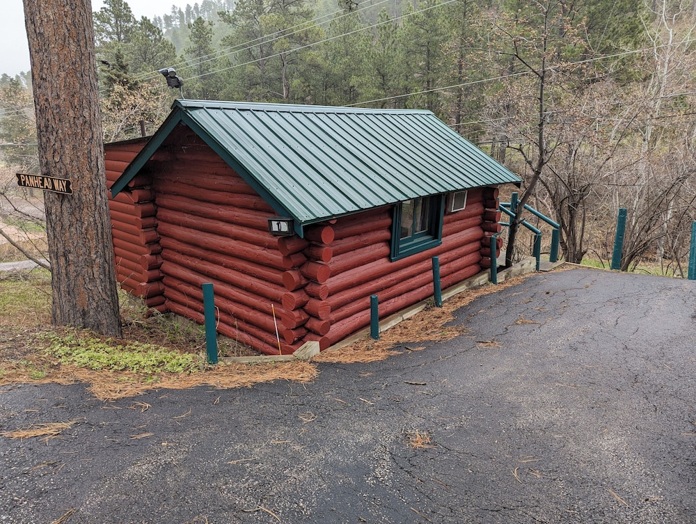 Ponderosa Pines Inn and Cabins
