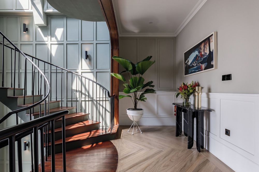 Mayfair Place