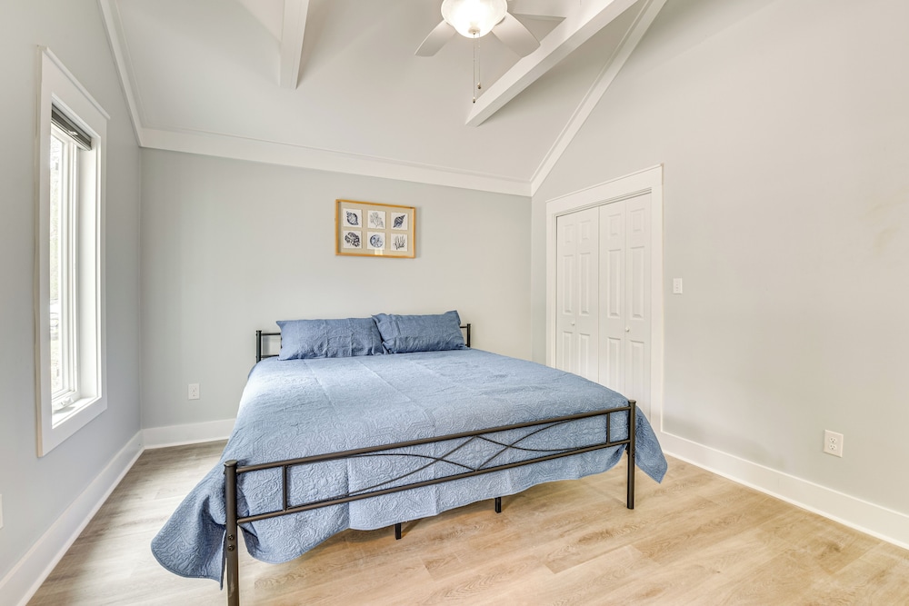Walk to Choctawhatchee Bay: Santa Rosa Beach Home!