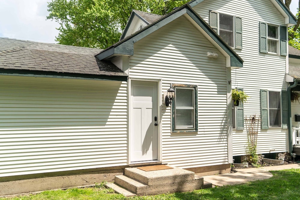 Magnolia Manor - Remodeled Home Near Downtown