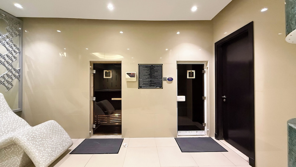 DAMAC Suites by Hostiva – Burj & Fountain
