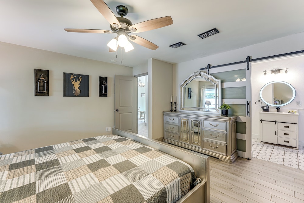Orlando & Disney Parks Hub w/ Pool: Pet Friendly!