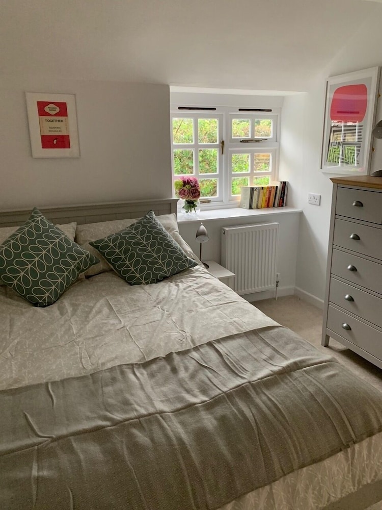 The Cottage, Lower St, West Chinnock view 2